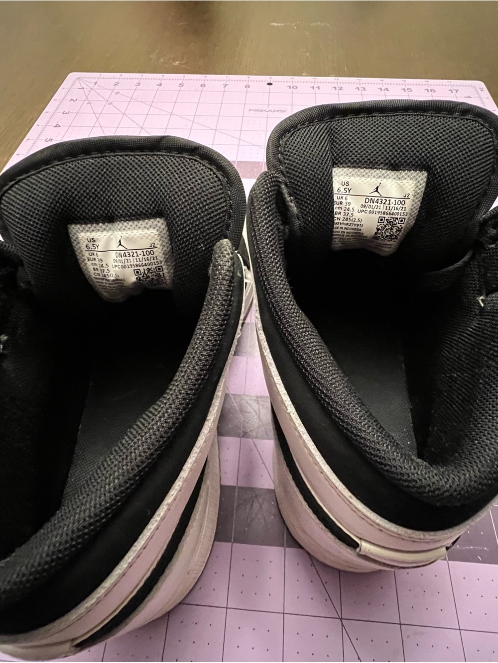Nike 6.5Y Air Jordan 1 Mid GS White Shadow Black White Sneakers DN4321-100 - Picture 10 of 12